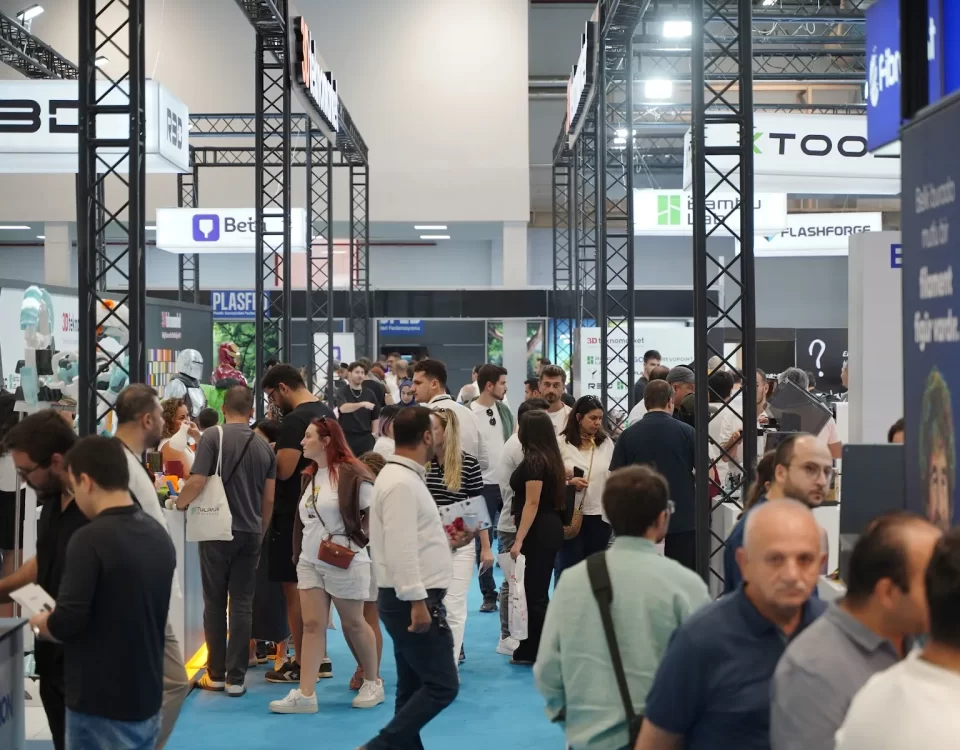 EXPO3D İstanbul 2026 fuar koridoru ve özel tasarım stantlar