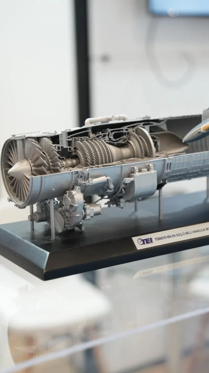 TEI jet engine cutaway model at EXPO3D Istanbul 2026