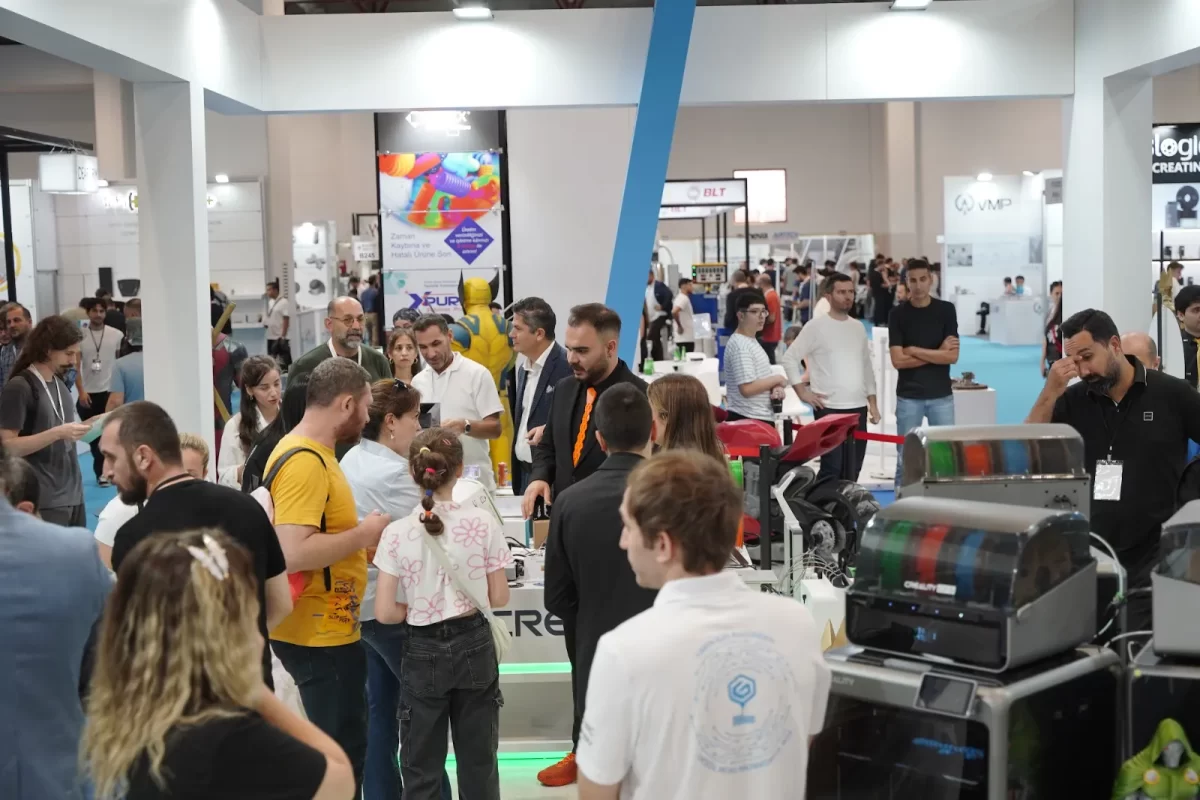 Busy exhibitor stand at EXPO3D Istanbul 2026